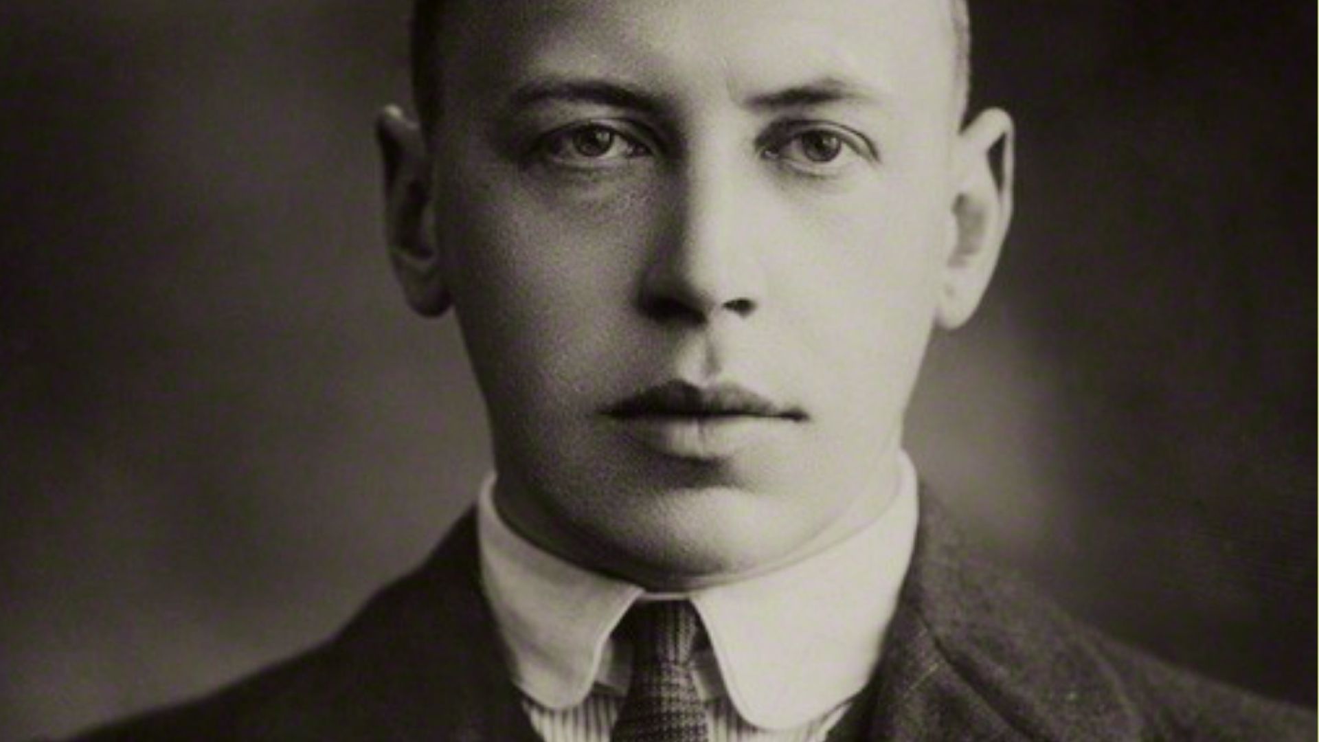 Alfred Noyes is the poet of "The Highwayman" Poem.